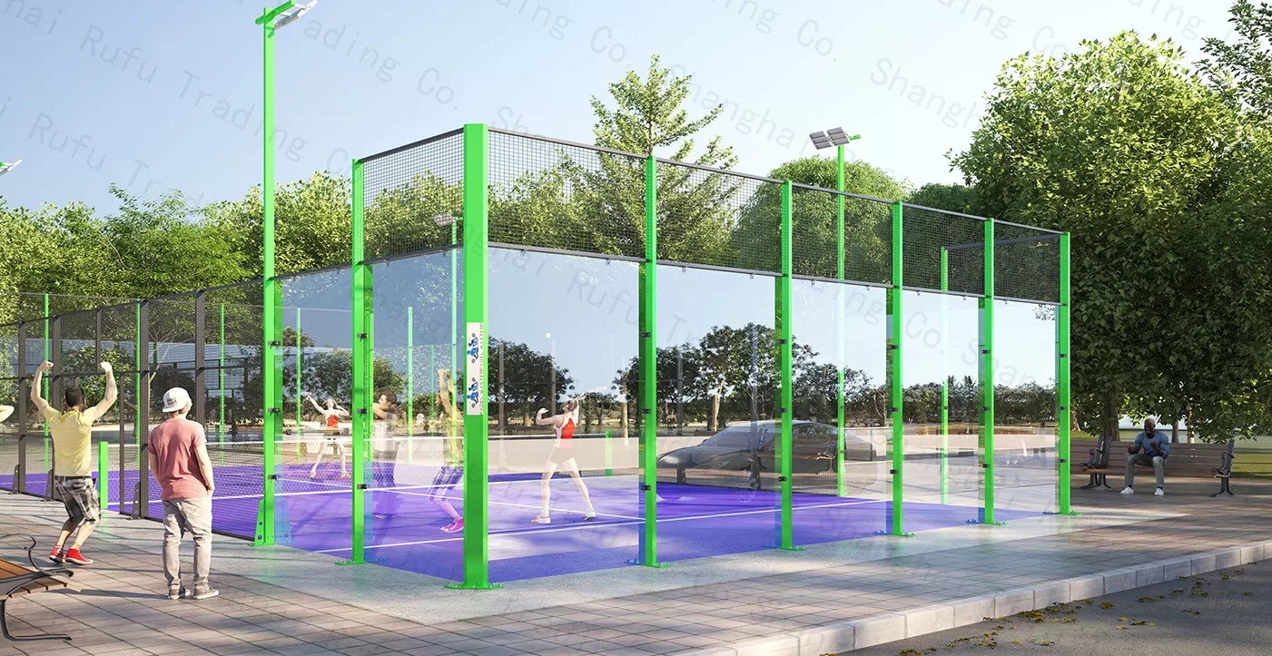 Esta es la cancha de pádel sin marquesina encargada por el cliente, el poste del pie se engrosa y el color del poste se cambia a un verde fresco y vivo, la combinación perfecta de morado y verde hace que la atmósfera general parezca más enérgica.