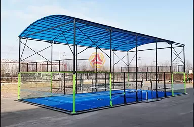 Pista de pádel con techo